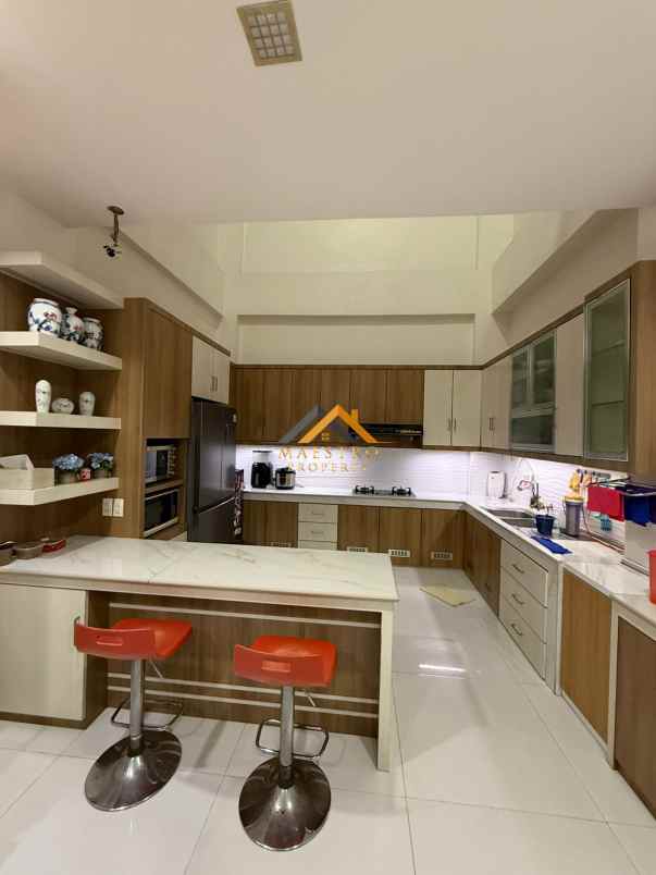 dijual rumah komplek evergreen jl amal
