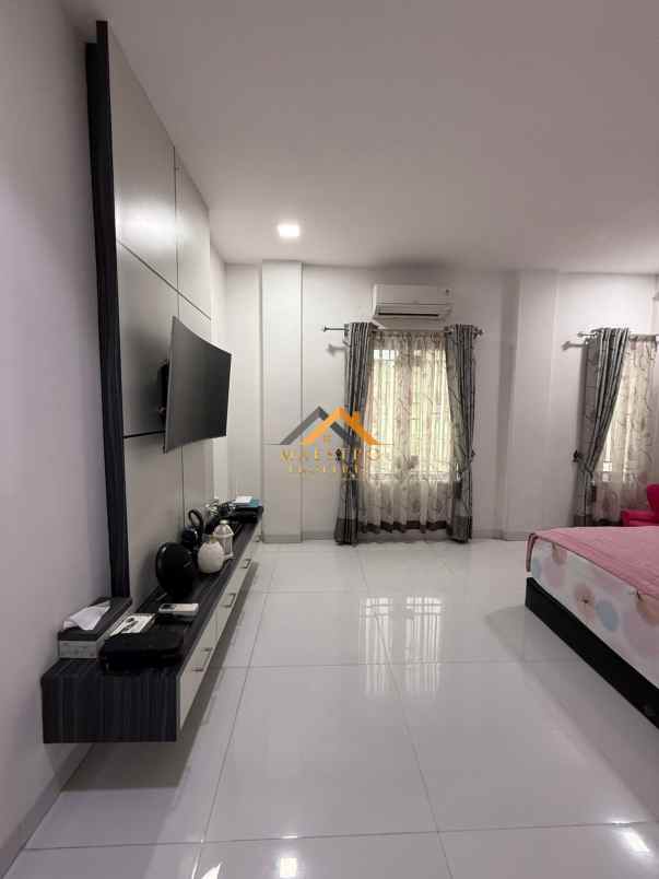 dijual rumah komplek evergreen jl amal