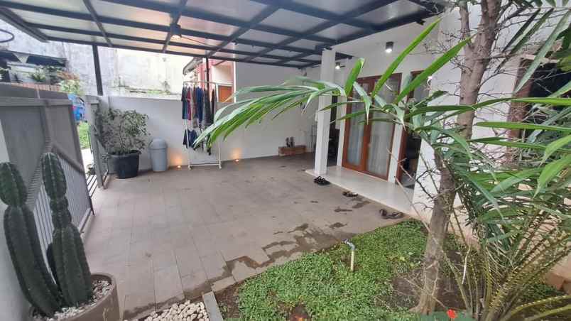 dijual rumah komplek giri mekar permai