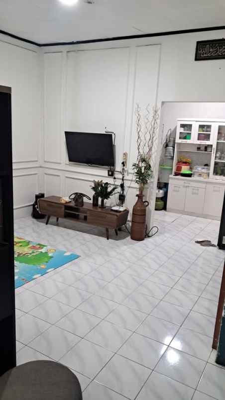 dijual rumah komplek giri mekar permai