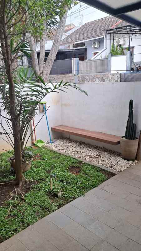 dijual rumah komplek giri mekar permai