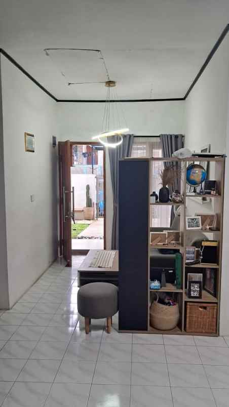 dijual rumah komplek giri mekar permai