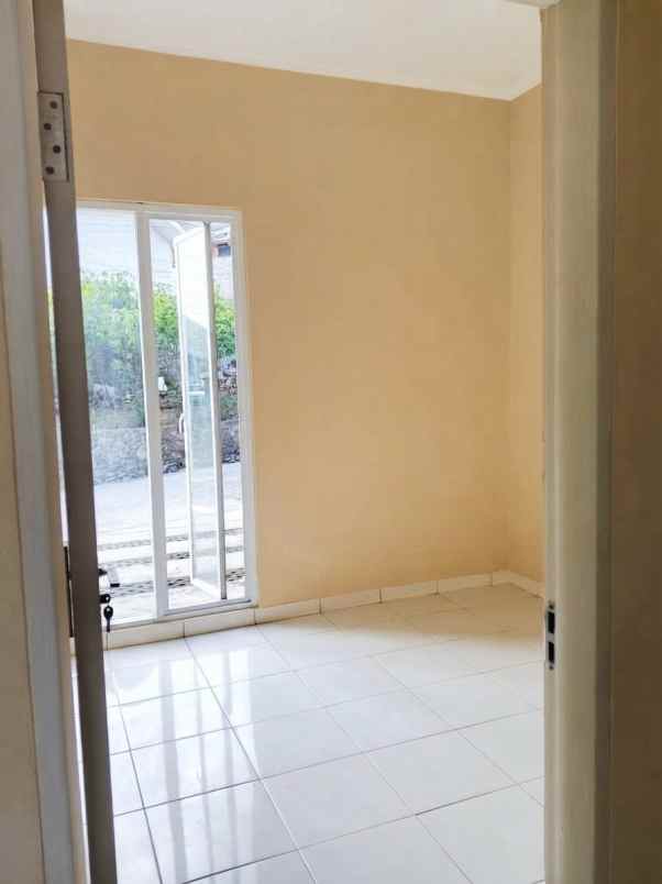 dijual rumah komplek grand valley