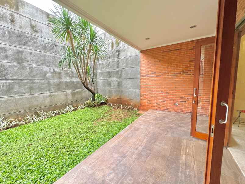 dijual rumah komplek mewah vila cinere