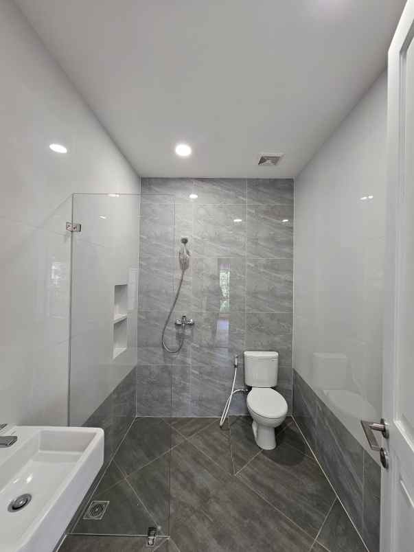 dijual rumah komplek puri bintaro