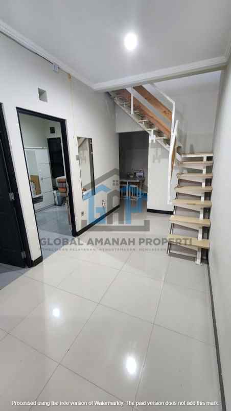 dijual rumah komplek sariwangi