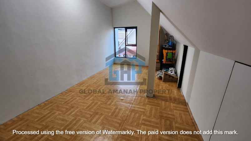 dijual rumah komplek sariwangi