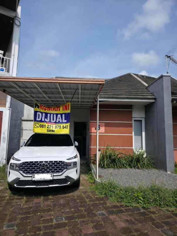 dijual rumah komplek selaras alexsa jl