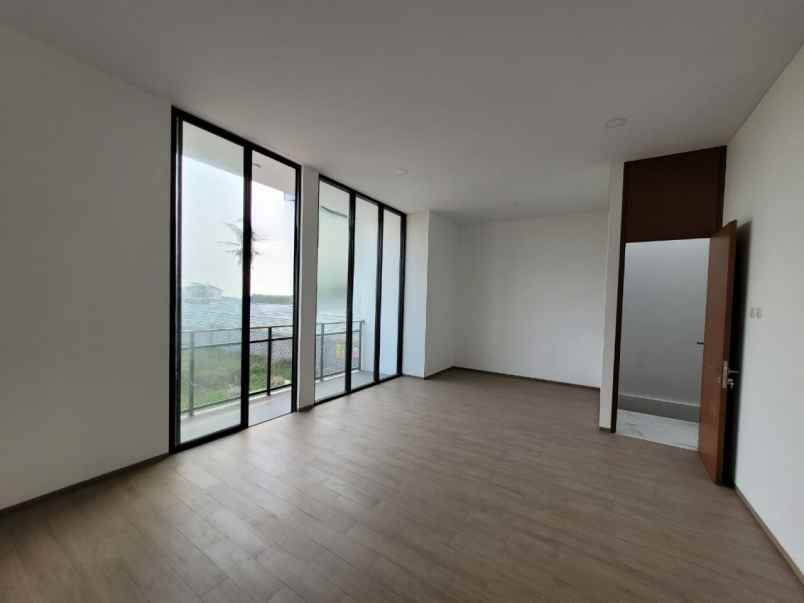 dijual rumah komplek setraduta