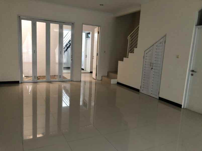 dijual rumah kopo