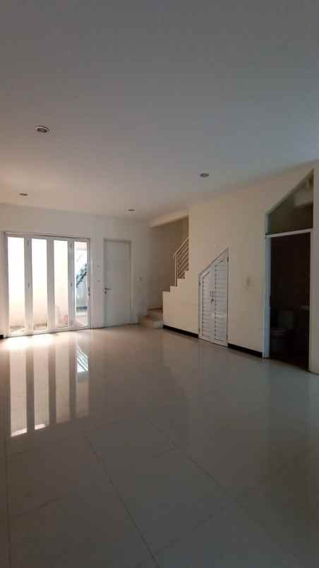 dijual rumah kopo