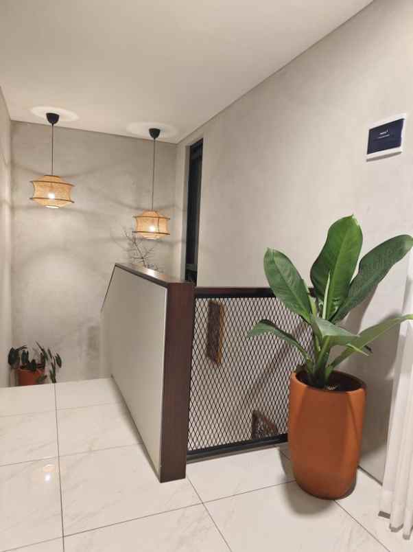 dijual rumah kota baru parahyangan