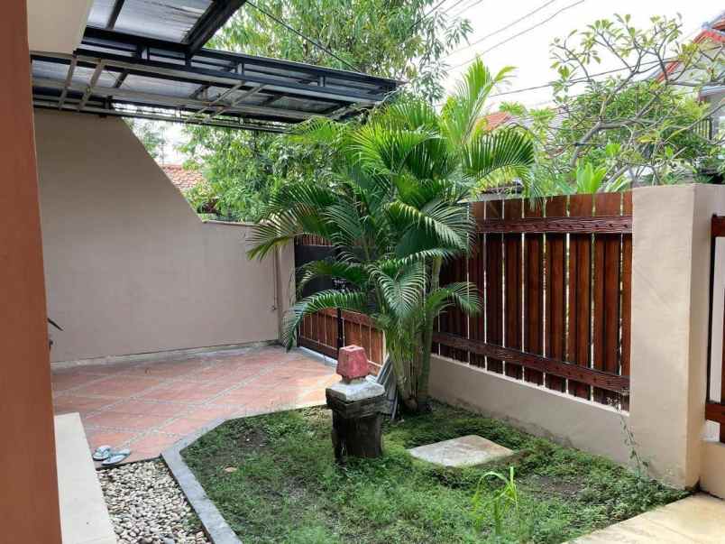 dijual rumah kutisari indah utara