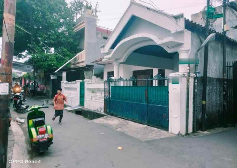 dijual rumah lama di galur johar baru jakarta pusat