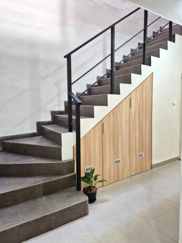 dijual rumah lebak arum