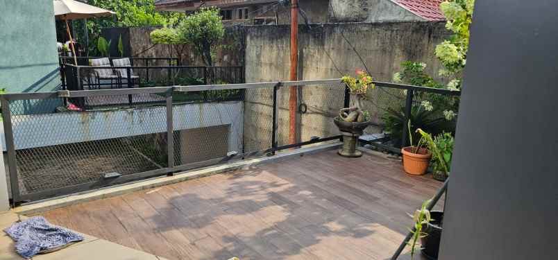 dijual rumah lebak bulus