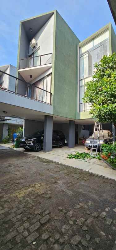 dijual rumah lebak bulus
