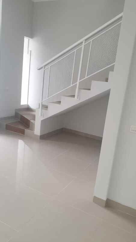 dijual rumah lebak indah regency