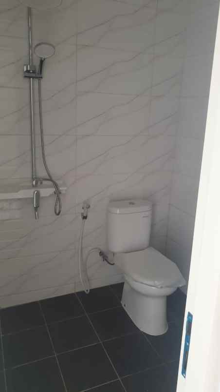 dijual rumah lebak indah regency