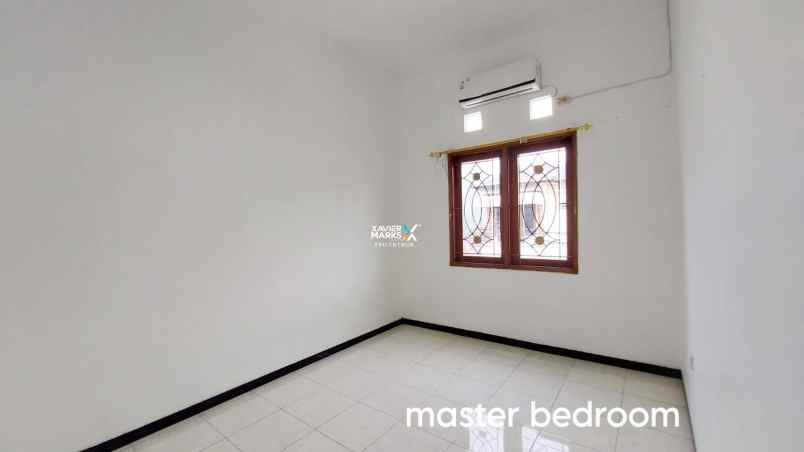 dijual rumah lebak indah regency