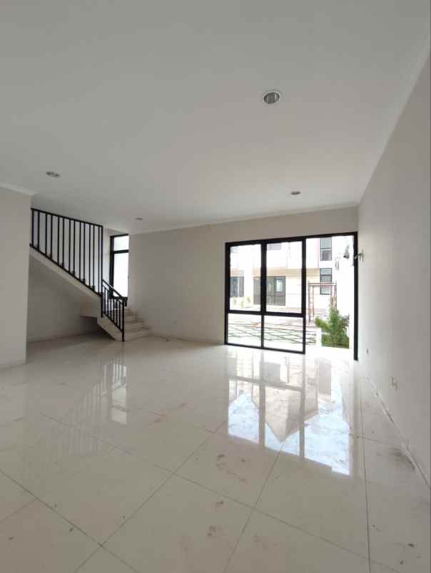 dijual rumah lokasi strategis free