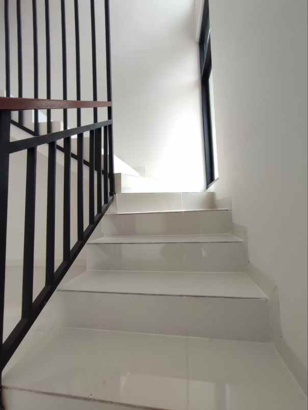 dijual rumah lokasi strategis free