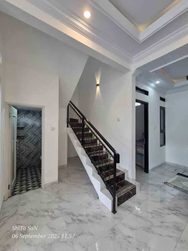 dijual rumah maharaja depok