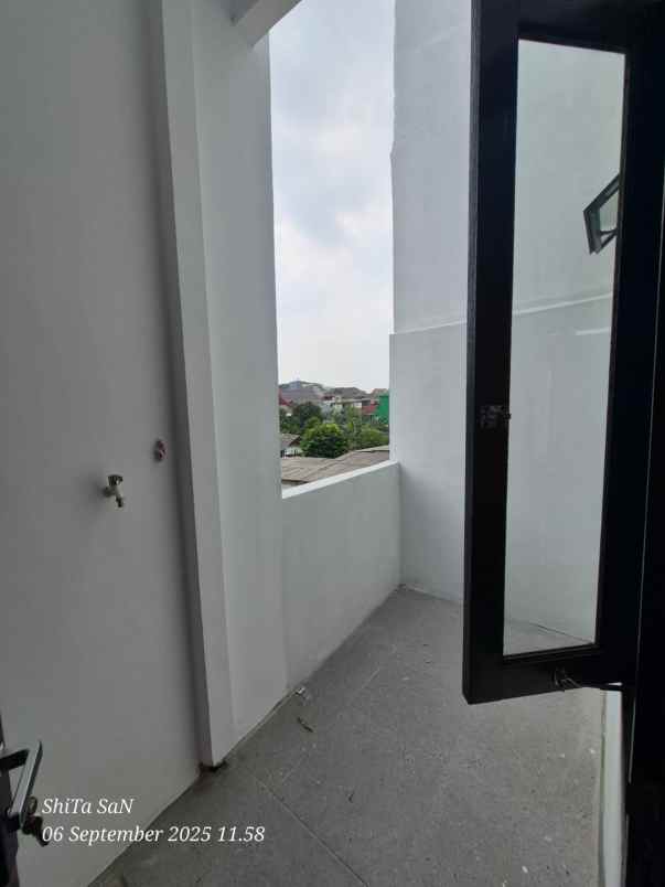 dijual rumah maharaja depok