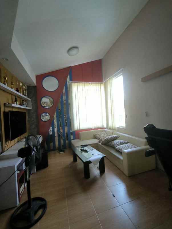 dijual rumah manukan sambikerep