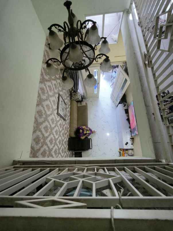 dijual rumah manukan sambikerep