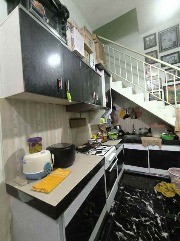 dijual rumah manukan sambikerep