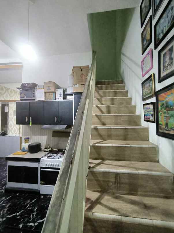 dijual rumah manukan sambikerep