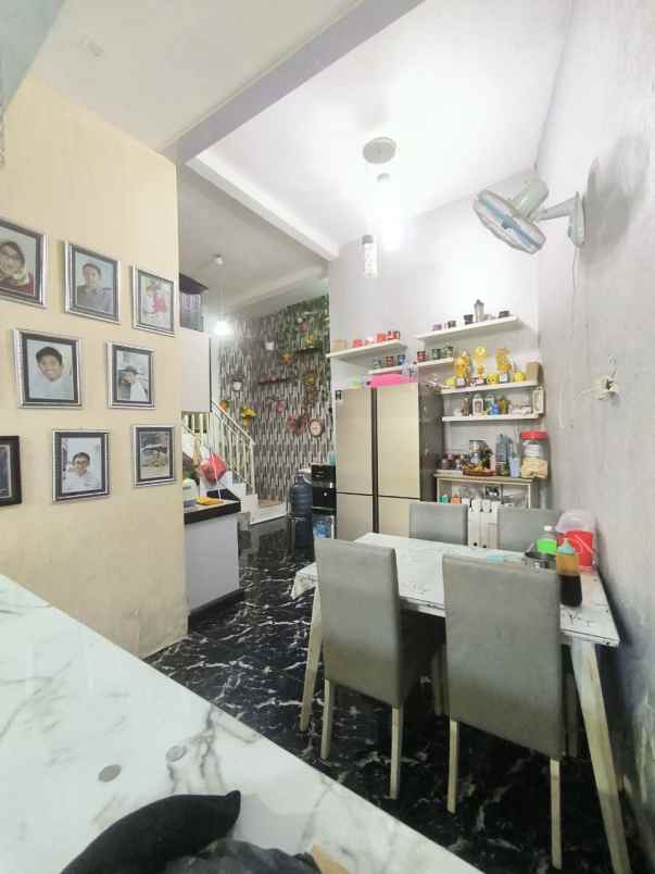 dijual rumah manukan sambikerep