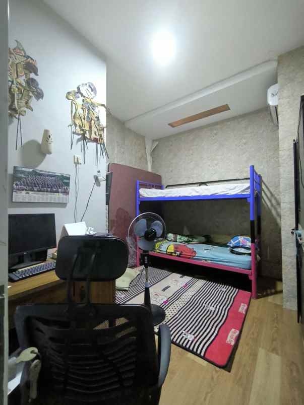 dijual rumah manukan sambikerep