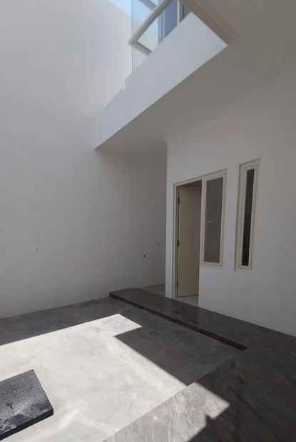 dijual rumah manyar kertoadi