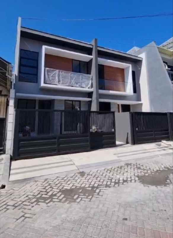 dijual rumah manyar kertoadi