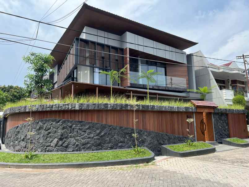 dijual rumah manyar kertoadi