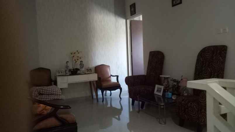 dijual rumah manyar tirtoyoso