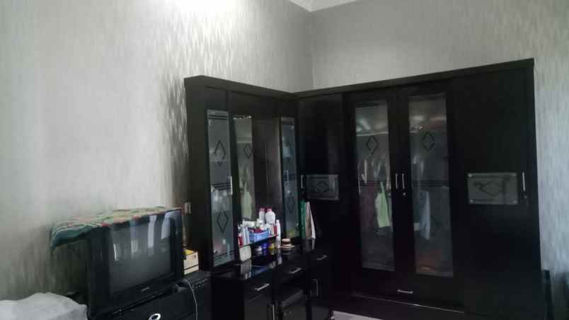 dijual rumah manyar tirtoyoso