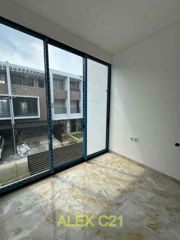 dijual rumah meruya selatan kembangan