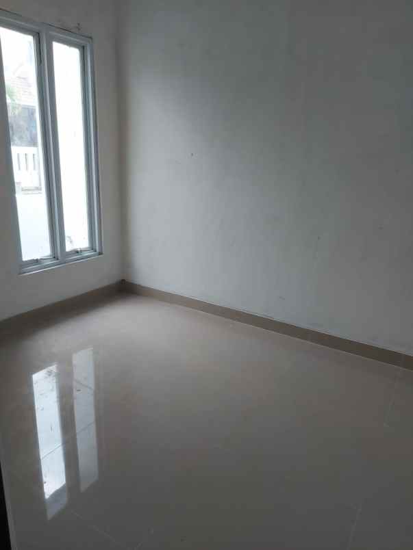 dijual rumah meruyung limo depok