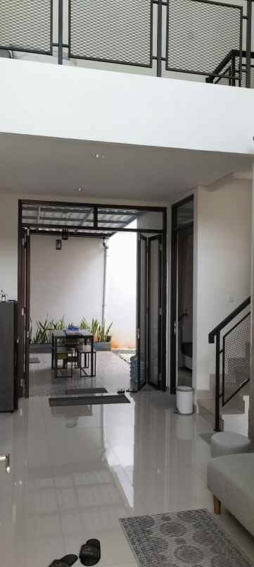 dijual rumah metland transyogi