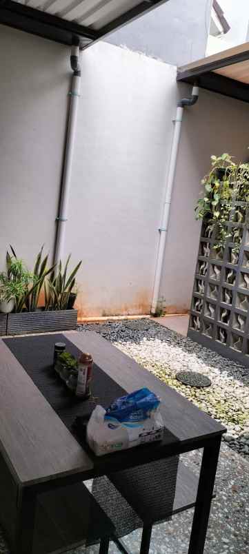 dijual rumah metland transyogi