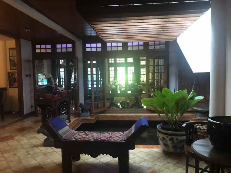 dijual rumah mewah swimming pool kawasan pondok pinang