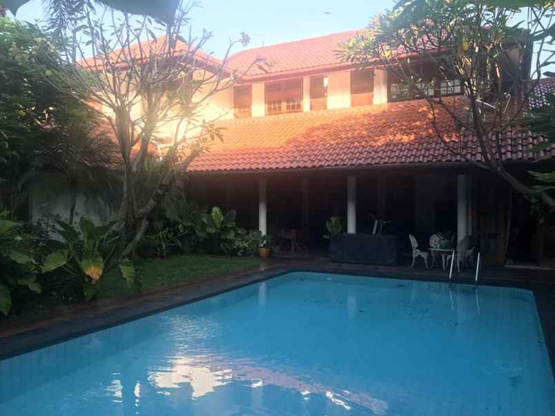 dijual rumah mewah swimming pool kawasan pondok pinang