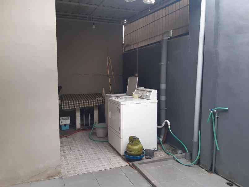 dijual rumah minimalis di kebonsari jl teuku umar