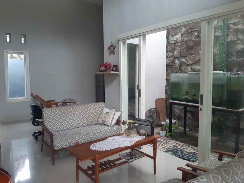 dijual rumah minimalis di kebonsari jl teuku umar