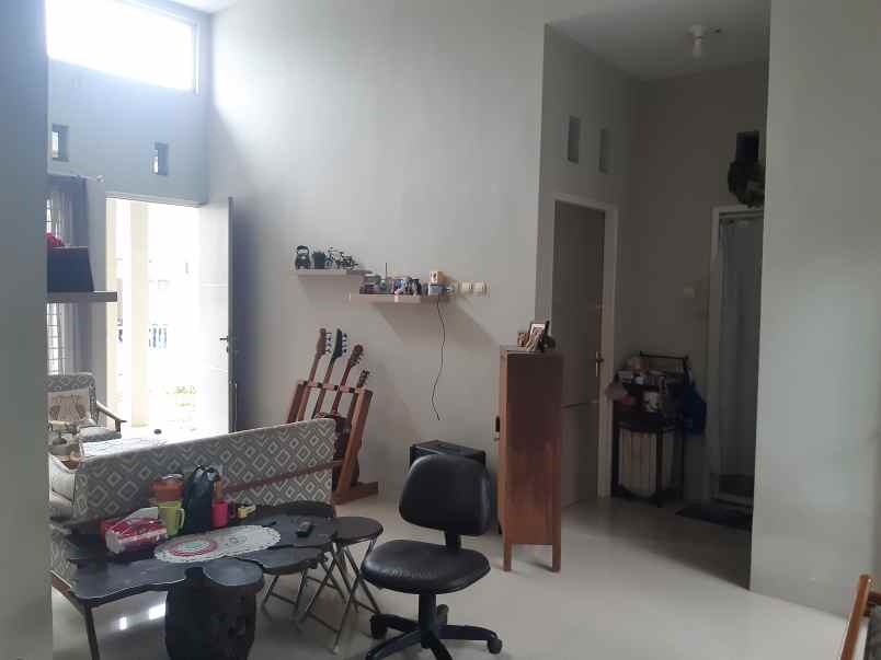 dijual rumah minimalis di kebonsari jl teuku umar
