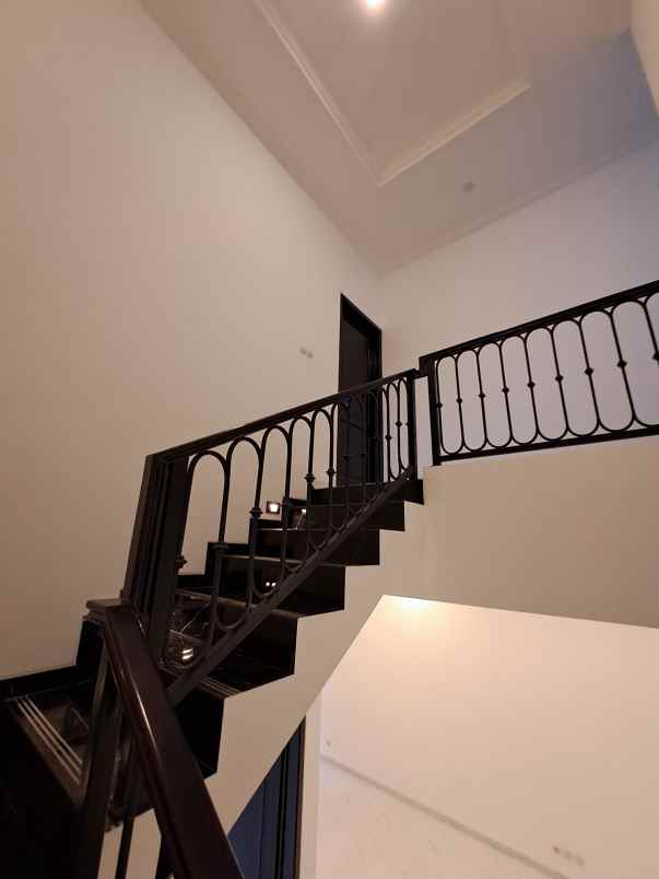 dijual rumah murah siap huni di jagakarsa