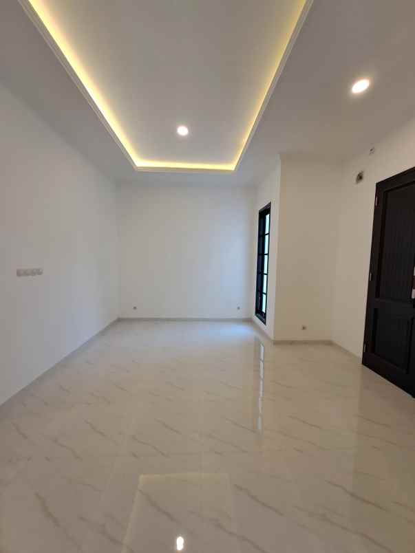 dijual rumah murah siap huni di jagakarsa